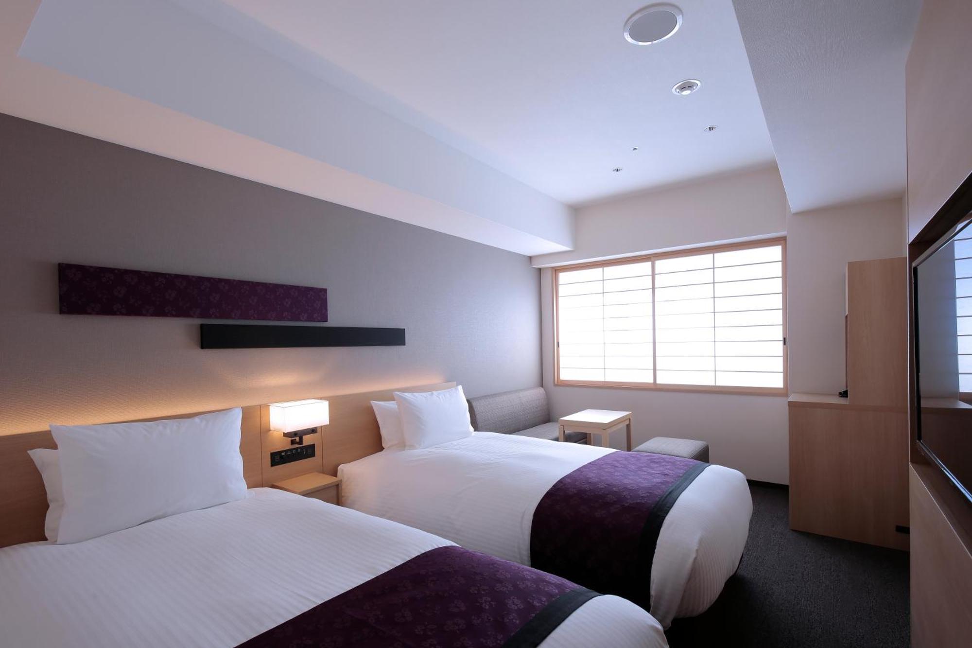 Superior Twin Room City View access to Lounge Non-Smoking