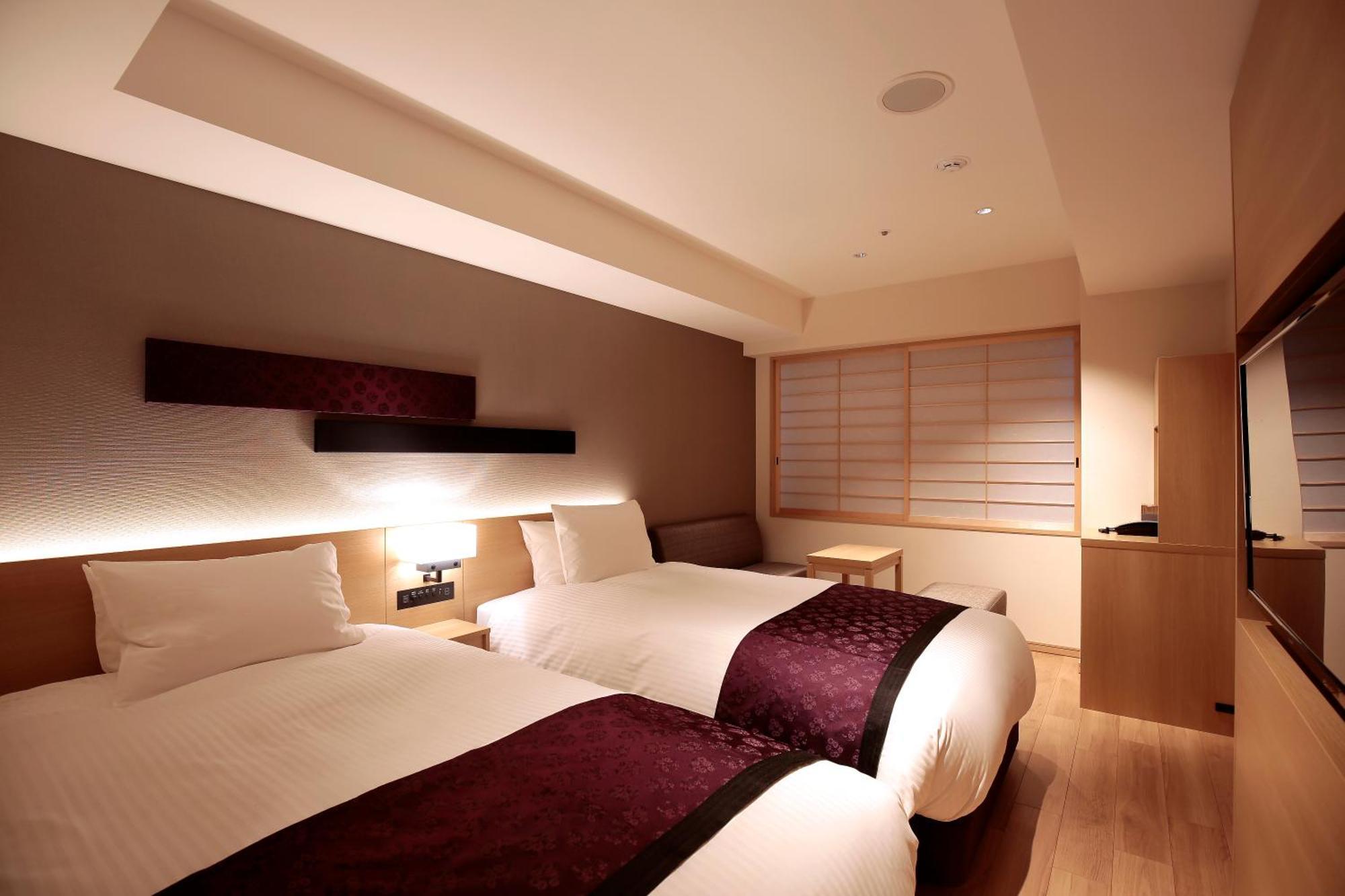 Intergate Twin Room City View access to Lounge Non-Smoking